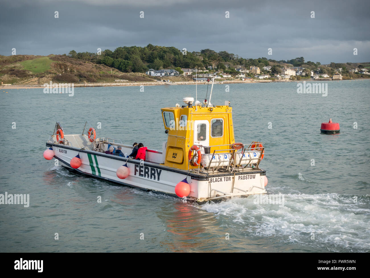 Fähre von padstow in Cornwall zu Rock Stockfoto