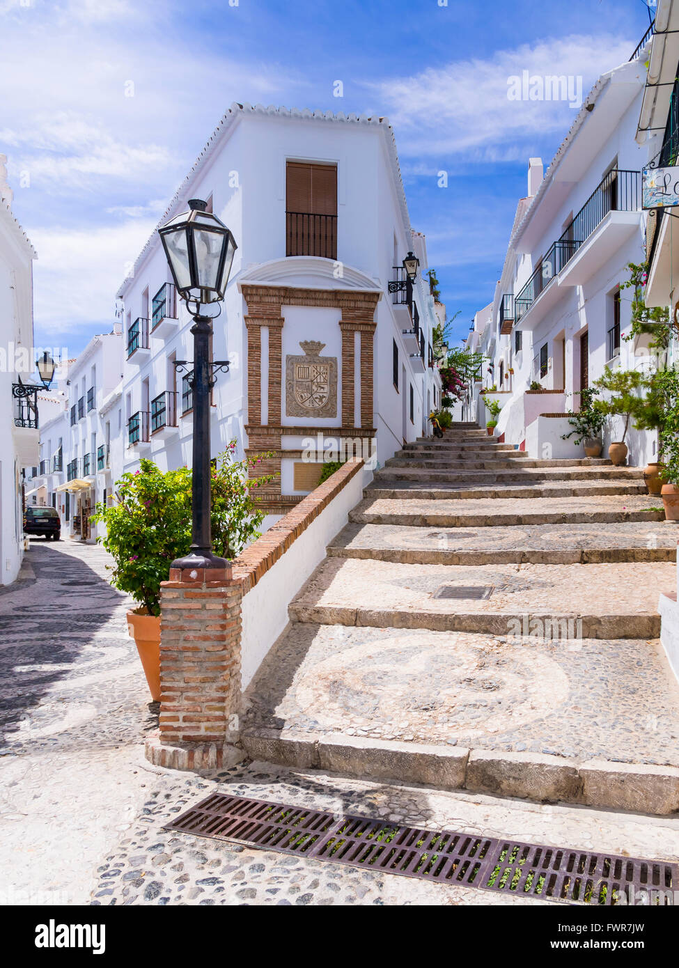 Weiße Häuser in engen Gasse, Frigiliana, Costa Del Sol, Andalusien ...