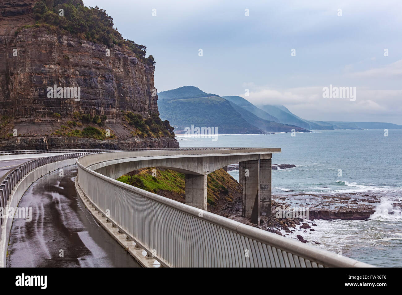 Blick auf die majestätischen Sea Cliff Bridge, Grand Pacific Drive, Sydney, Australien. Stockfoto