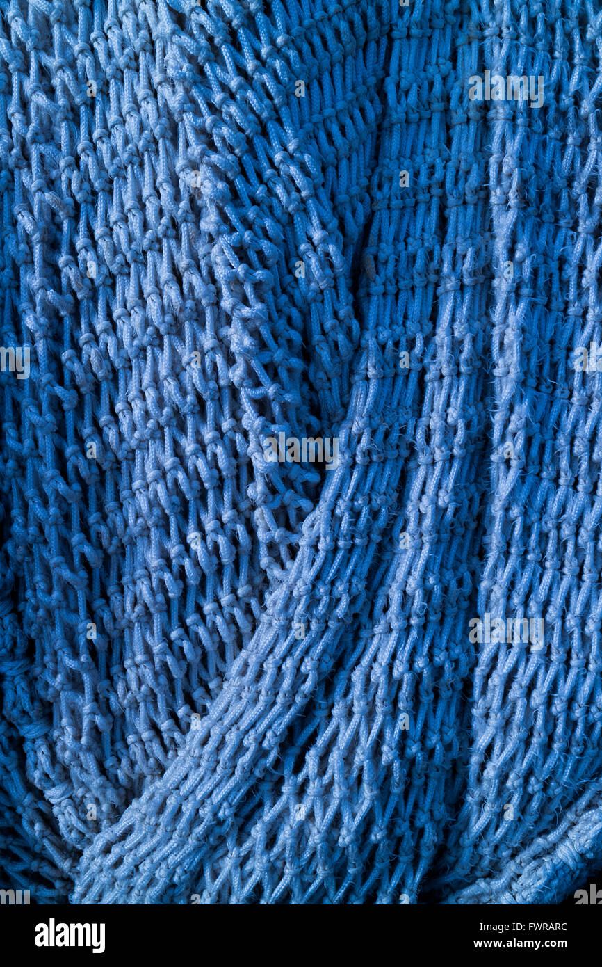 Blauen Fischernetze hängen zum Trocknen Stockfoto