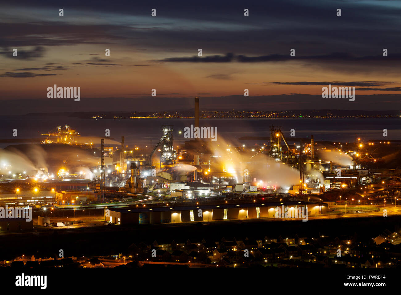Tata Steel funktioniert, Port Talbot, South Wales, UK. Nachtszene im Stahlwerk Port Talbot, South Wales UK. Stockfoto
