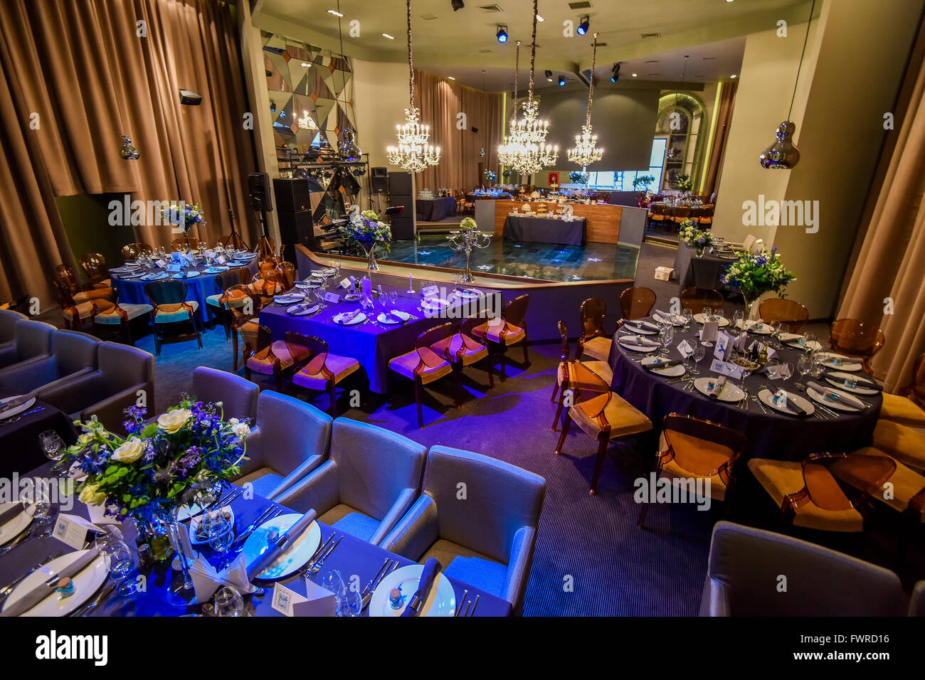 Schickes Interieur Restaurant für Gäste bereit Stockfoto