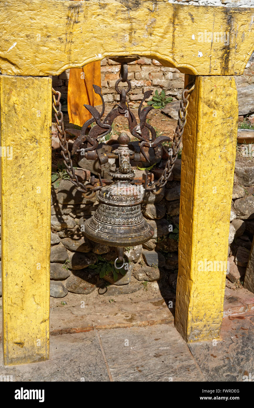 Gebet-Glocke am Budhanilkantha Tempel, Kathmandu-Tal, Shivapuri Hill, Nepal, Zentralasien Stockfoto