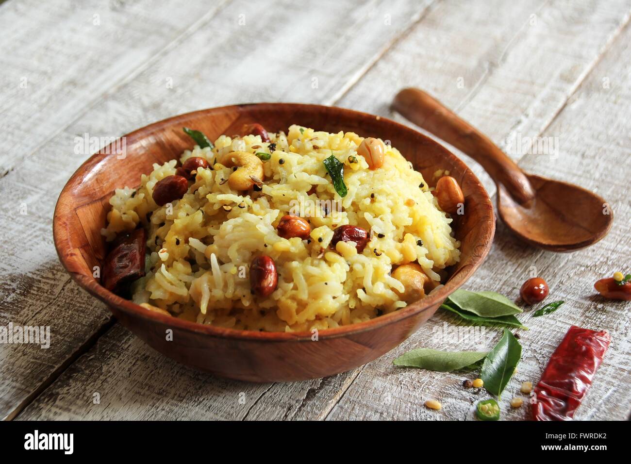 Pongal/Ponkal Linsensuppe Reis Tamil Nahrung aus Südindien Stockfoto