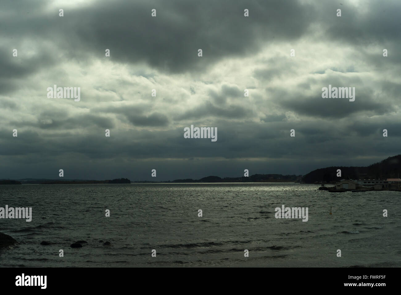 bewölkter Himmel über Meer in der Nähe von stavanger Stockfoto