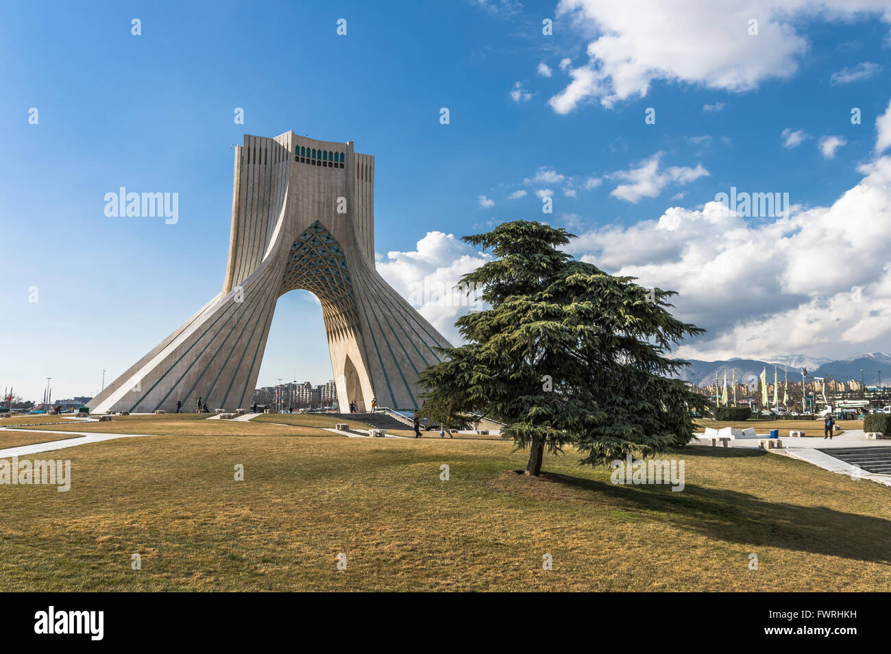 Teheran, Iran - Februar 2016 - Azadi-Turm, ein größtenteils das wichtigste Denkmal in Teheran auf Winter. Iran, 2016 Stockfoto