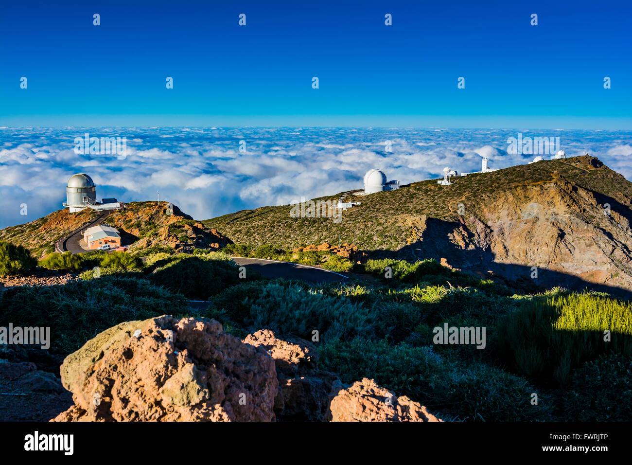 Roque de Los Muchachos Observatorium. Unter dem Meer von Wolken. Puntagorda, La Palma, Teneriffa, Kanarische Inseln, Spanien Stockfoto