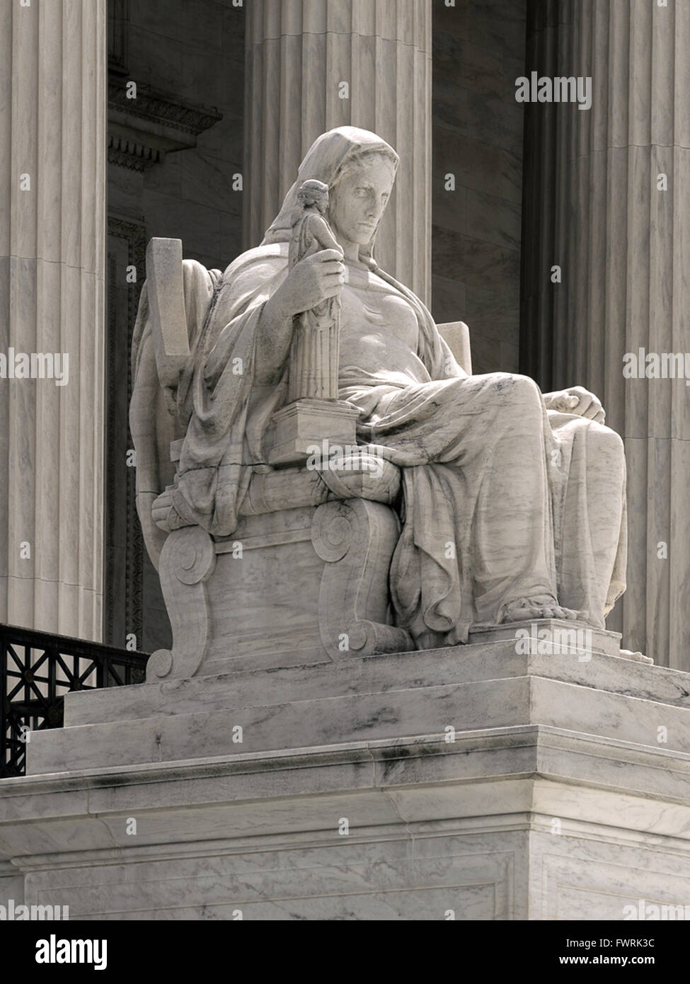 Statue von Kontemplation Justizministerium Künstlers James Earle Fraser am Supreme Court Gebäude wichtigsten Schritte in Washington, DC. Stockfoto