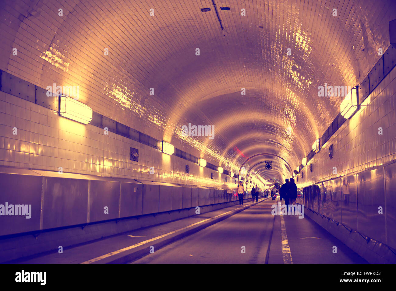 Alte Tunnel unter der Elbe in Hamburg, Deutschland (Instagram Filter) Stockfoto