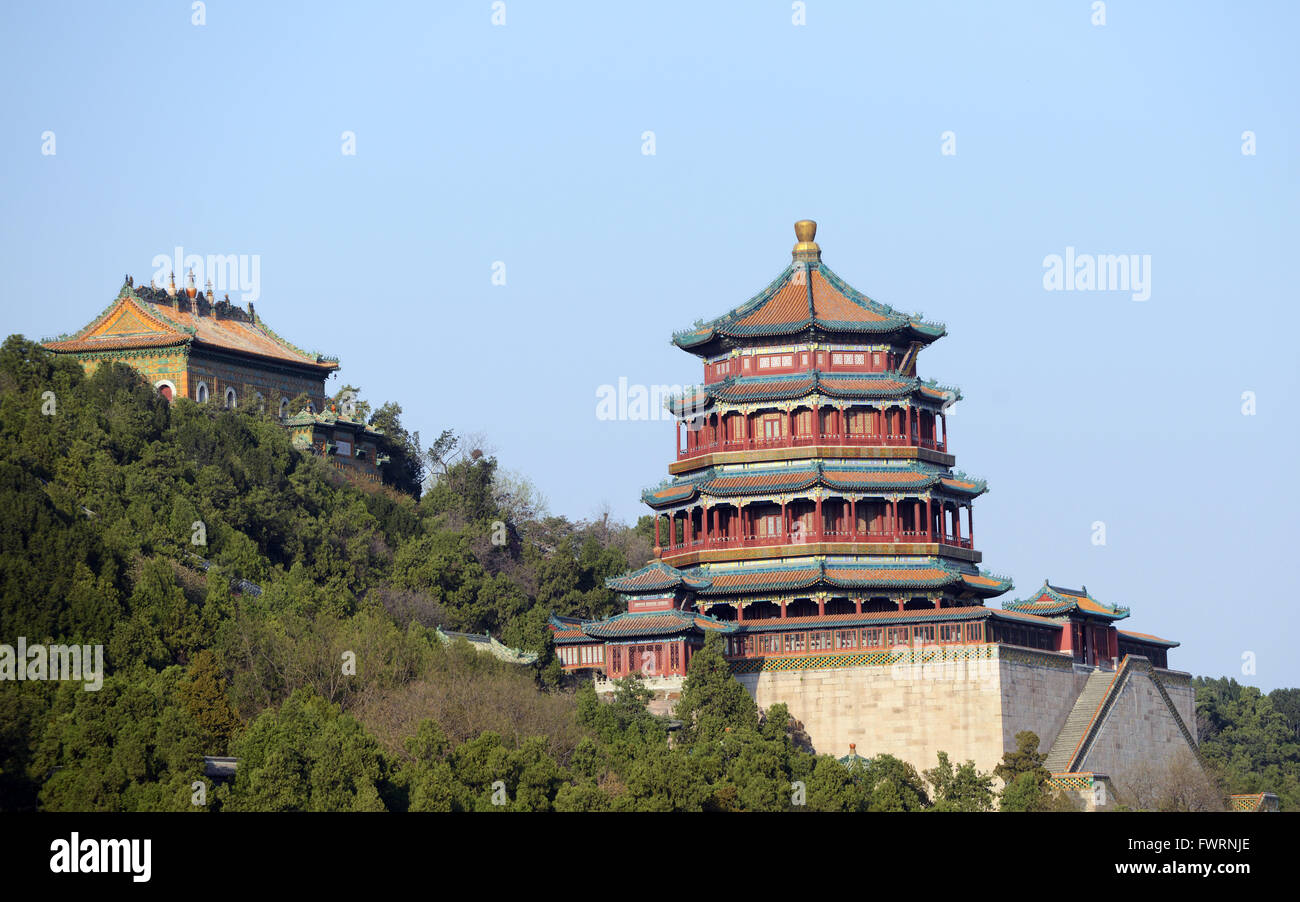 Der schöne Turm des buddhistischen Weihrauch Pagode im Sommerpalast von Peking. Stockfoto