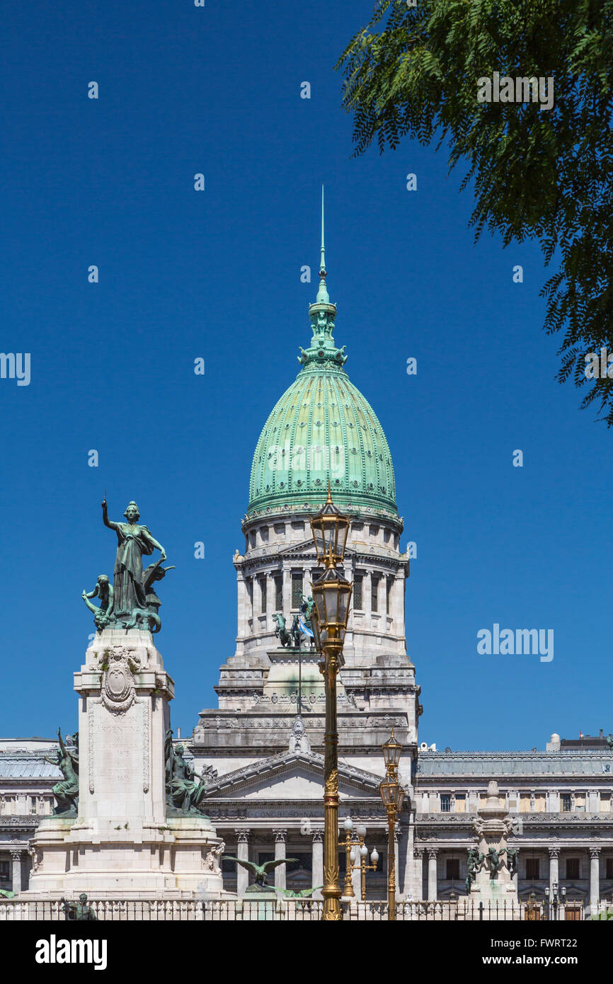 Die Plaza Congreso mit dem argentinischen Kongress Gebäude in Buenos Aires, Argentinien, Südamerika. Stockfoto