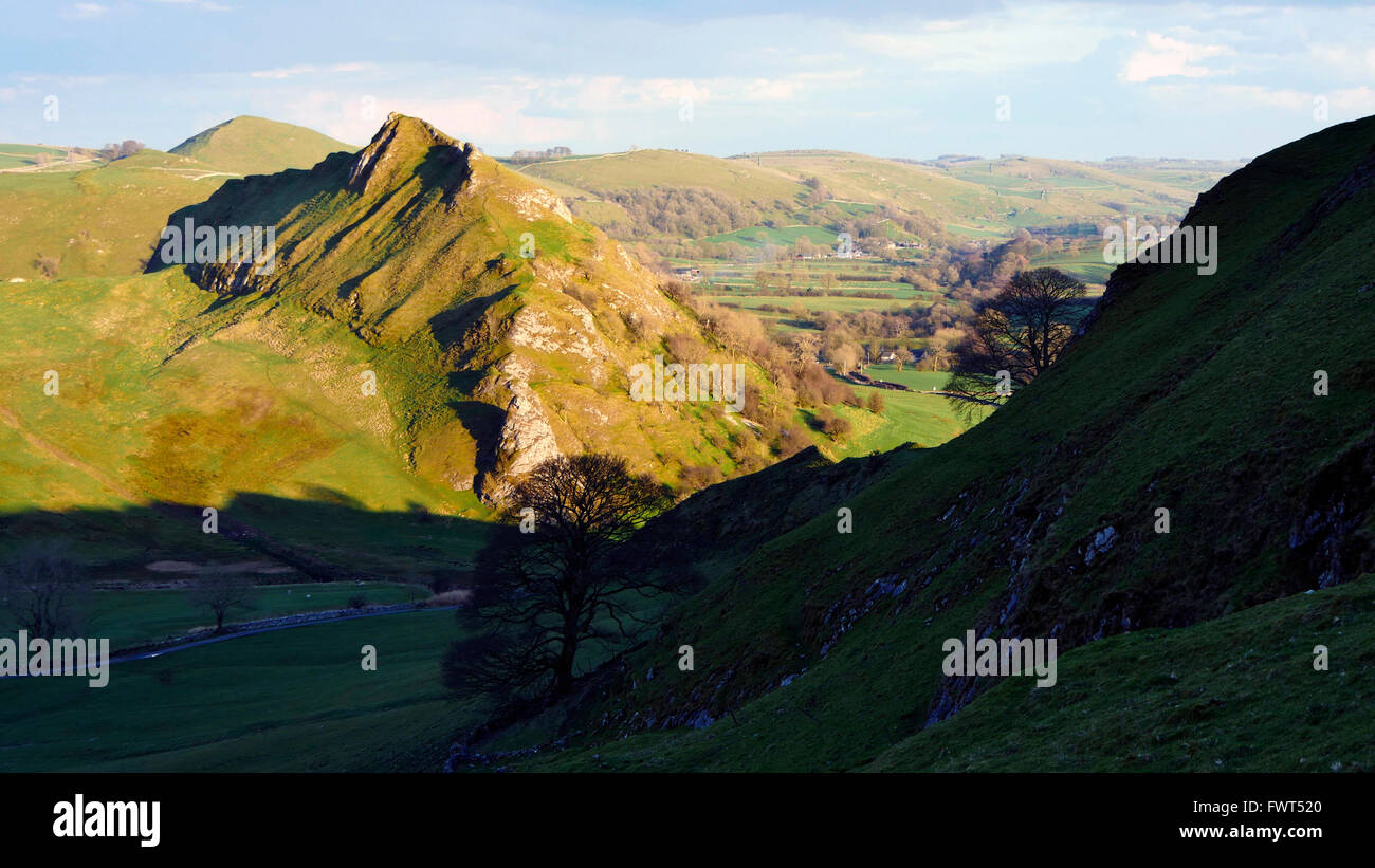 Parkhaus Hügel & Chrome Hill Hollingsclough Peak District National Park, Derbyshire Taube Dübel Höhle Kalkstein Steinbruch Flusspromenade Stockfoto