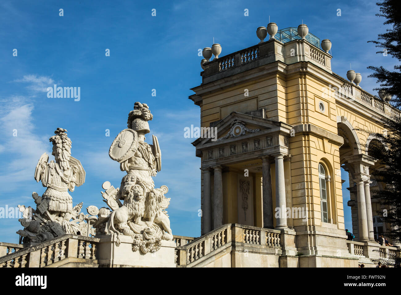 Wien, Österreich - Oktober 27: Gloriette Garten am Schloss Schönbrunn am 27. Oktober 2013 in Schönbrunn. Der Palast und es Stockfoto