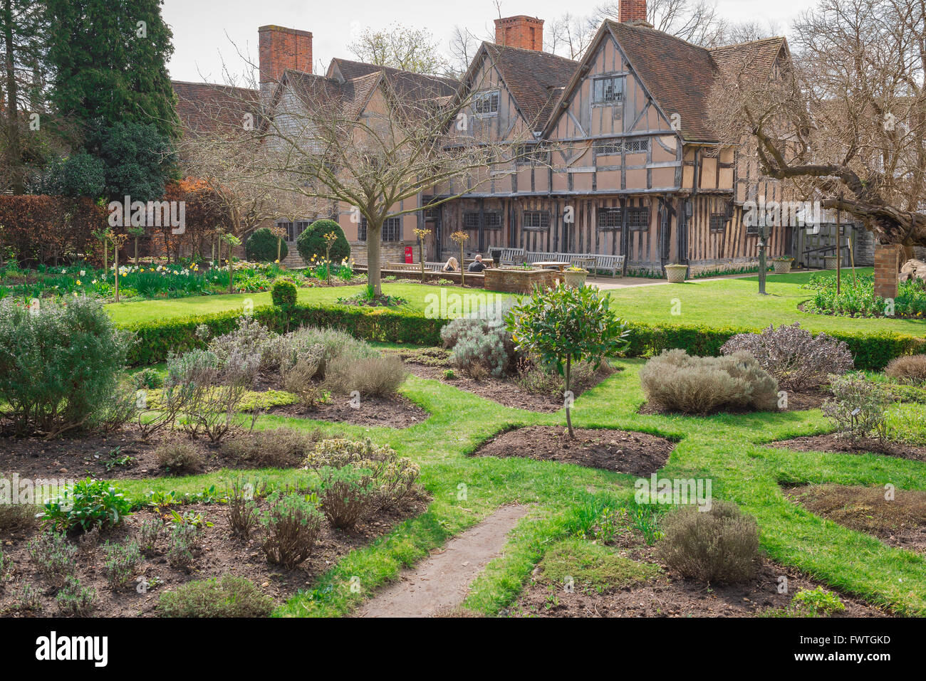 Halls Croft Stratford Upon Avon, Blick auf den Garten und das bedeutende jakobinische Haus von Shakespeares Tochter Susanna und ihrem Ehemann Dr. John Hall, Großbritannien. Stockfoto
