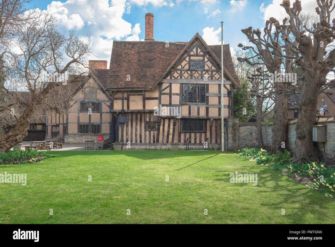 Mittelalterliche halbe Fachwerkhaus, der Rückseite des Halls Croft, der große jakobinischen Haus von Shakespeares Tochter, Susanna, und ihr Ehemann Dr. John Hall. Stockfoto