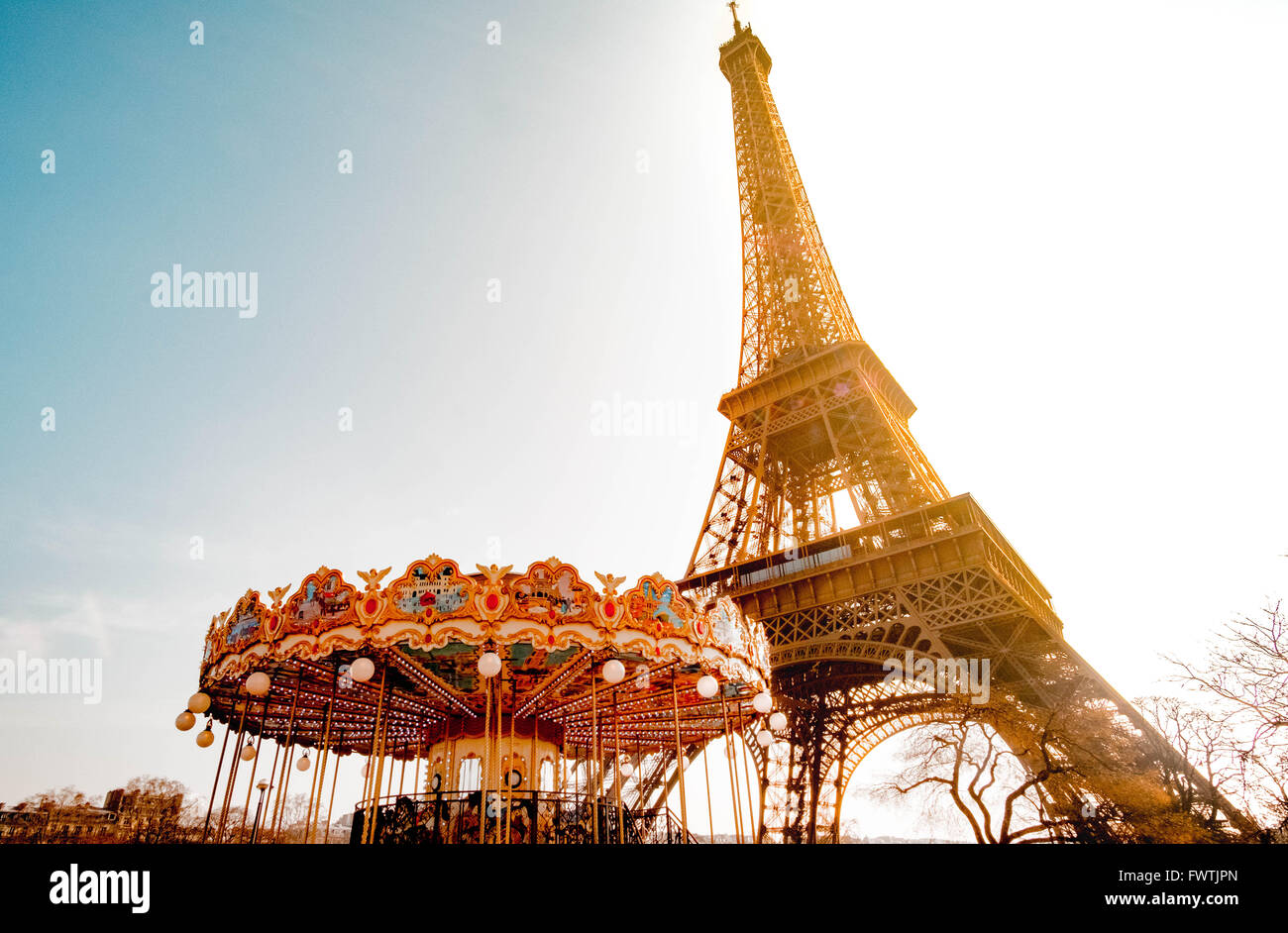 Das Wahrzeichen Eiffelturm, Paris an einem Sommernachmittag in Frankreich Stockfoto