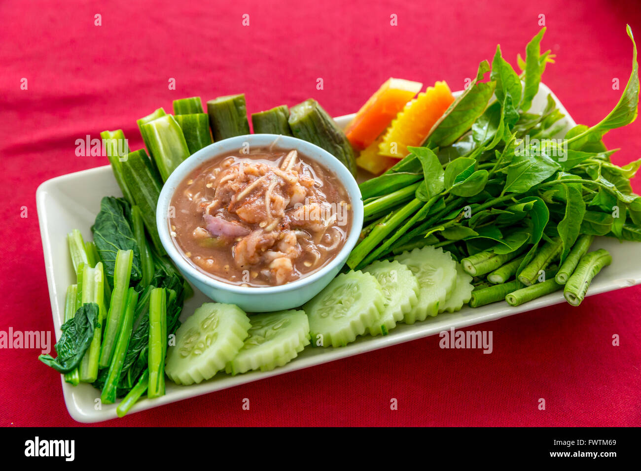 Frische Garnelen paste Chilisauce mit viele Gemüse thai-Küche Stockfoto