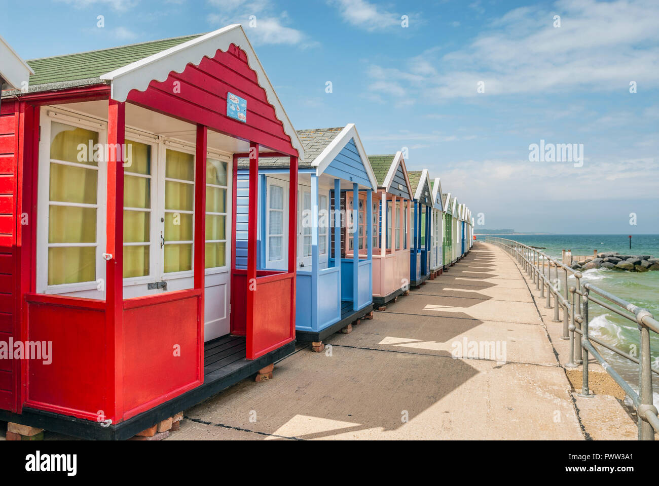 Strandhütten in Southwold Strand an der Nordseeküste, in der Waveney Bezirk Suffolk, East Anglia, England Stockfoto