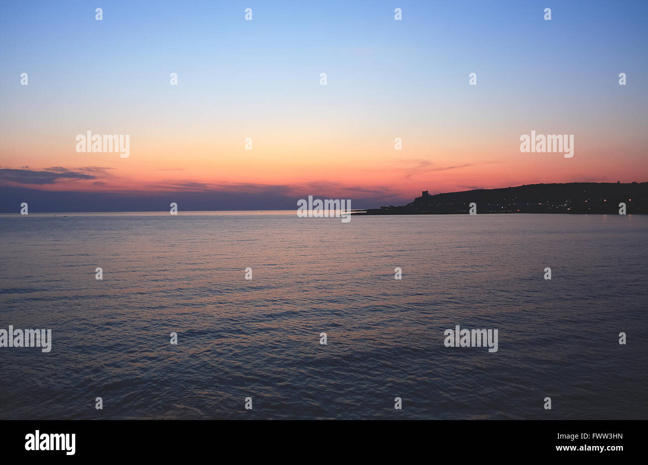 Dämmerung über dem Meer in Santa Caterina Stockfoto