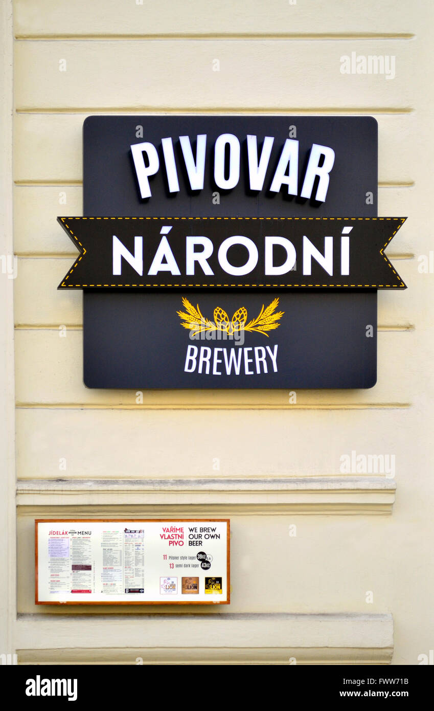 Prag, Tschechische Republik. Narodni ("National") Pub und Mikrobrauerei in Narodni Trida (Straße) Stockfoto