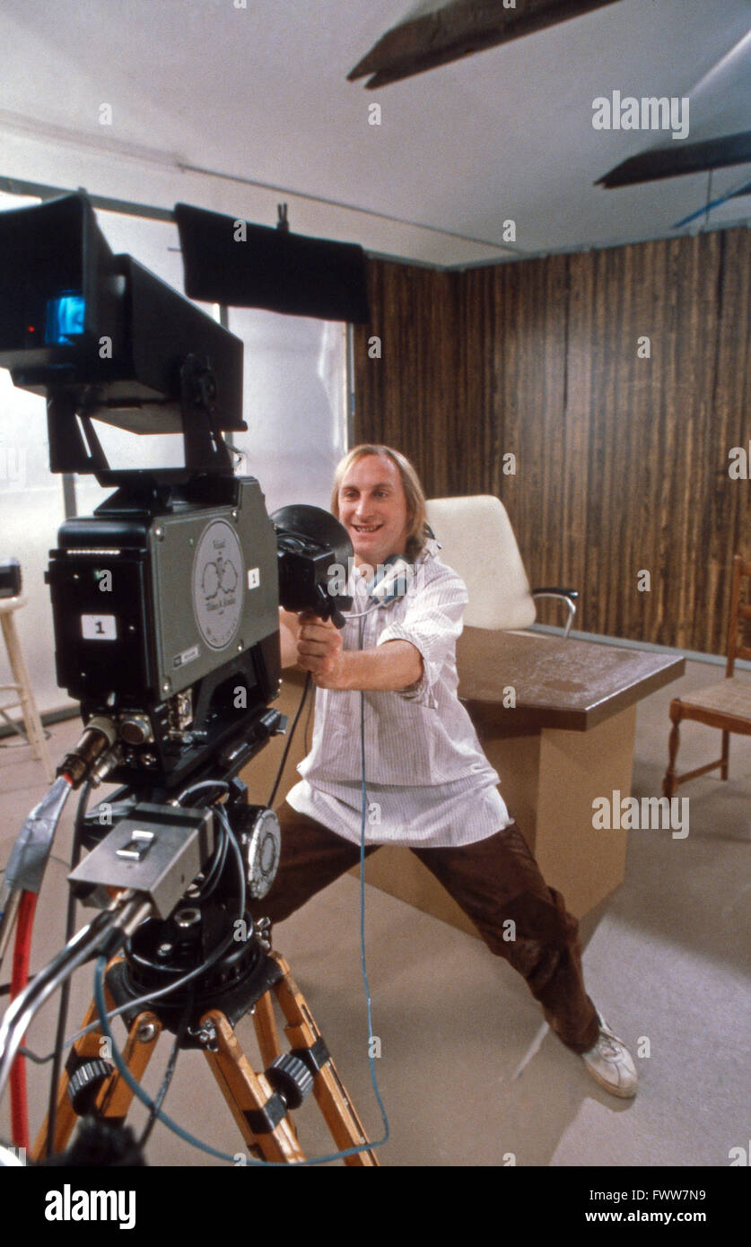 Deutscher Komiker Otto Waalkes Albert Mit Der Kamera Deutschland 1980er Jahre Deutsche Komiker Otto Waalkes Dumm Mit Einer Kamera Deutschland Der 80er Jahre Stockfotografie Alamy