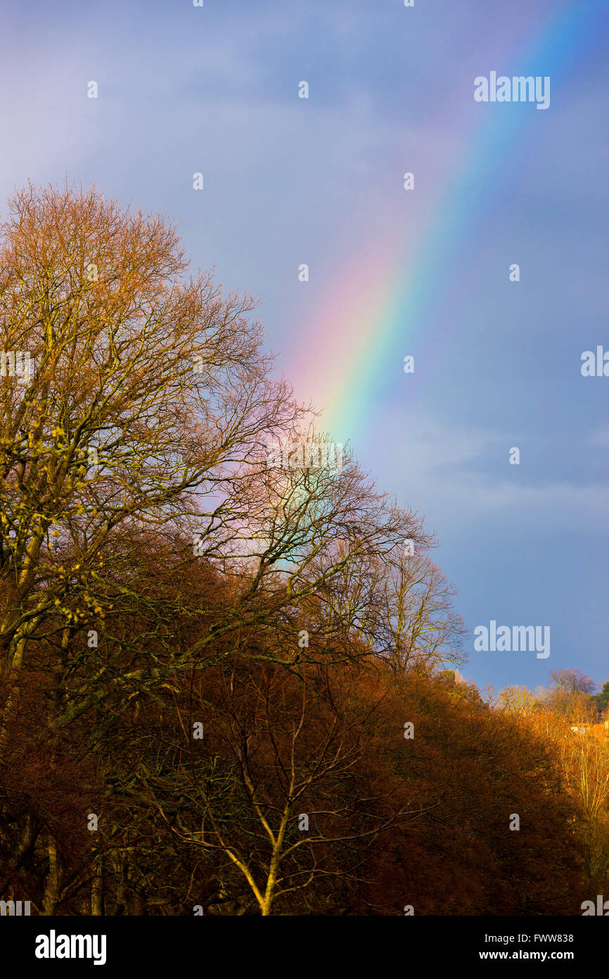 Regenbogen in einem Gewitterhimmel, Northamptonshire Stockfoto