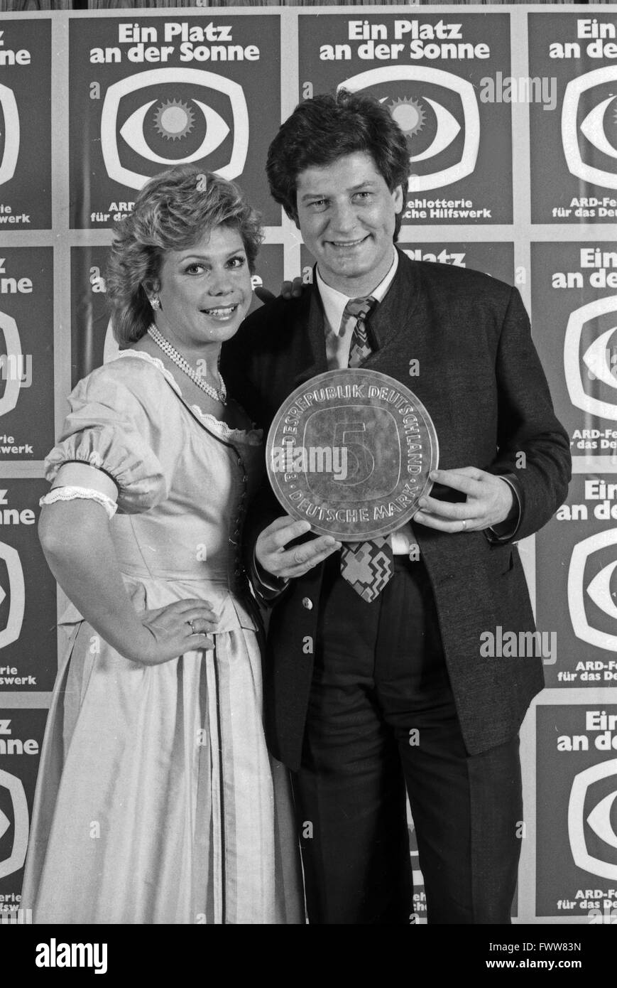 Das Volksmusikehepaar Marianne Und Michael Wirbt Für Die 