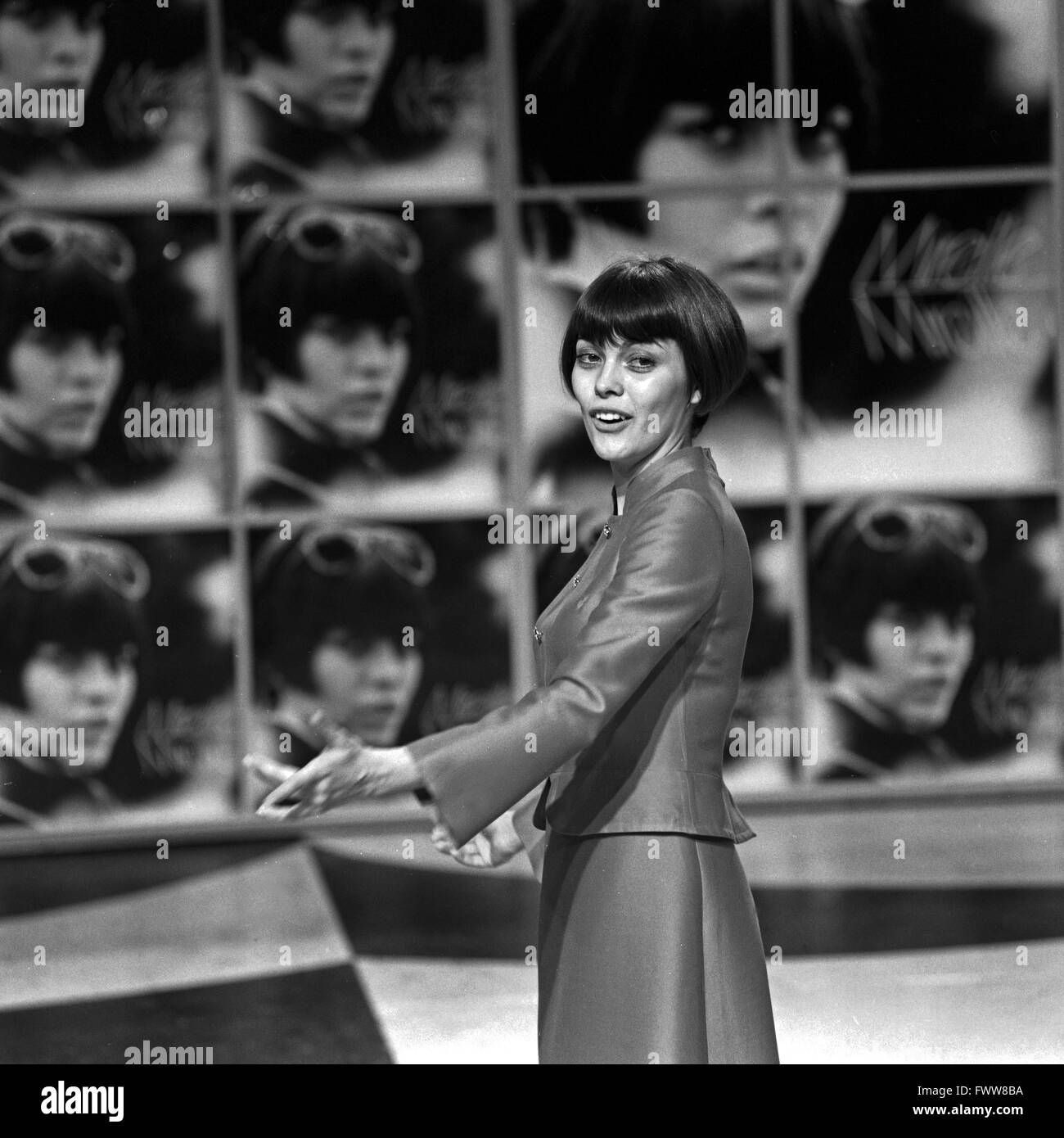 Französische Sängerin Mireille Mathieu, Deutschland 1960er Jahre. Die französische Sängerin Mireille Mathieu, Deutschland der 1960er Jahre. Stockfoto