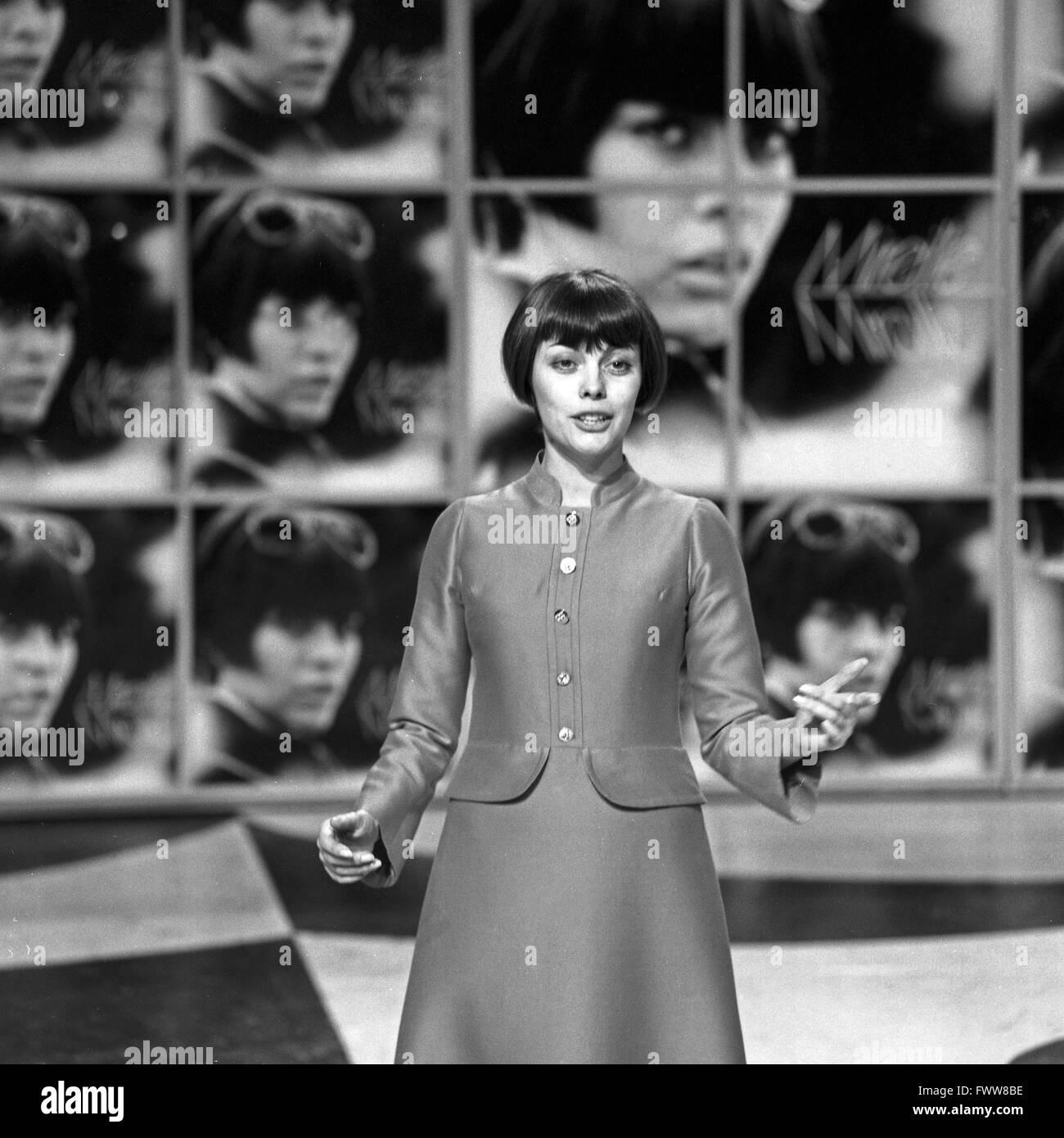 Französische Sängerin Mireille Mathieu, Deutschland 1960er Jahre. Die französische Sängerin Mireille Mathieu, Deutschland der 1960er Jahre. Stockfoto