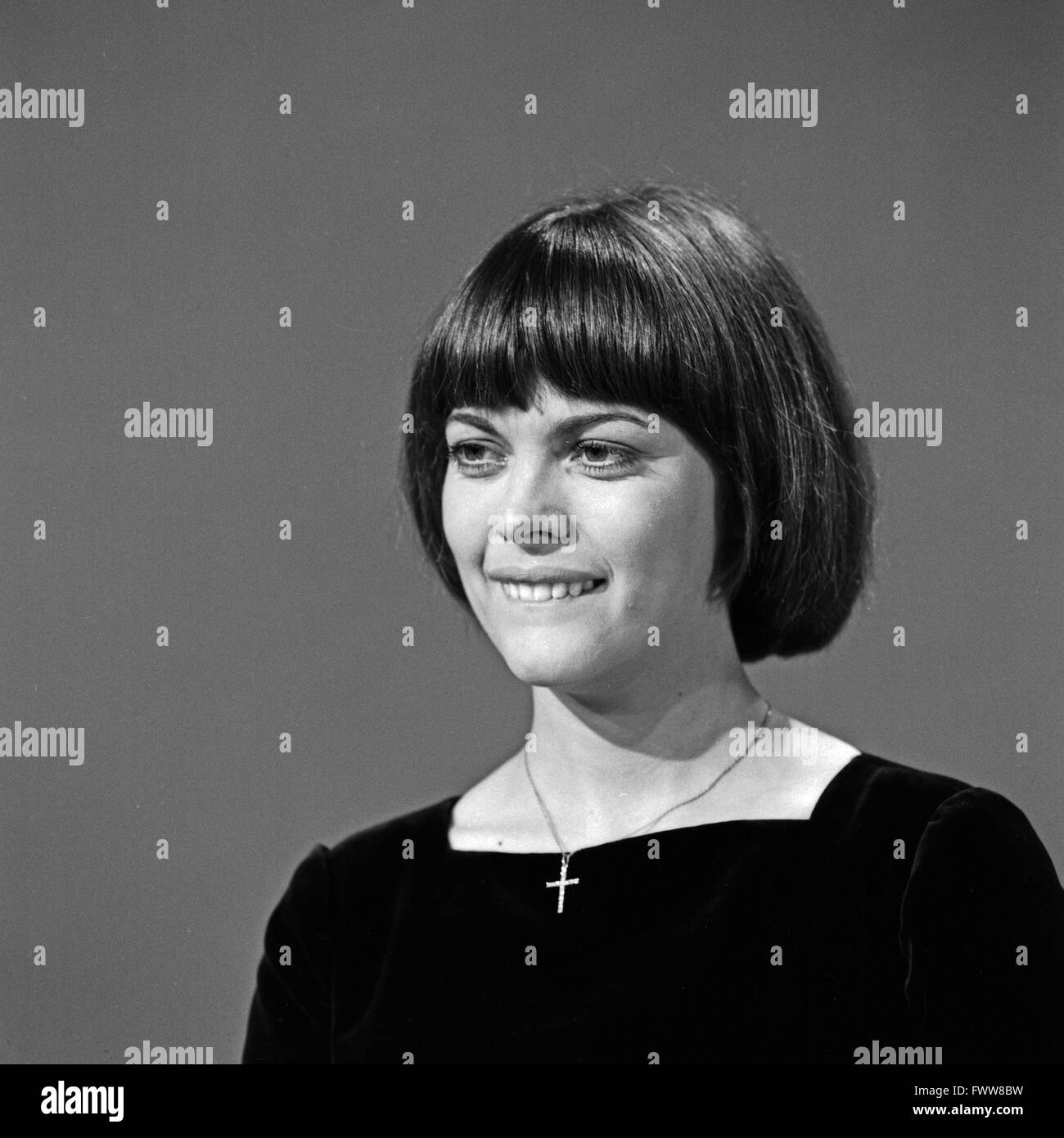 Französische Sängerin Mireille Mathieu, Deutschland 1960er Jahre. Die französische Sängerin Mireille Mathieu, Deutschland der 1960er Jahre. Stockfoto