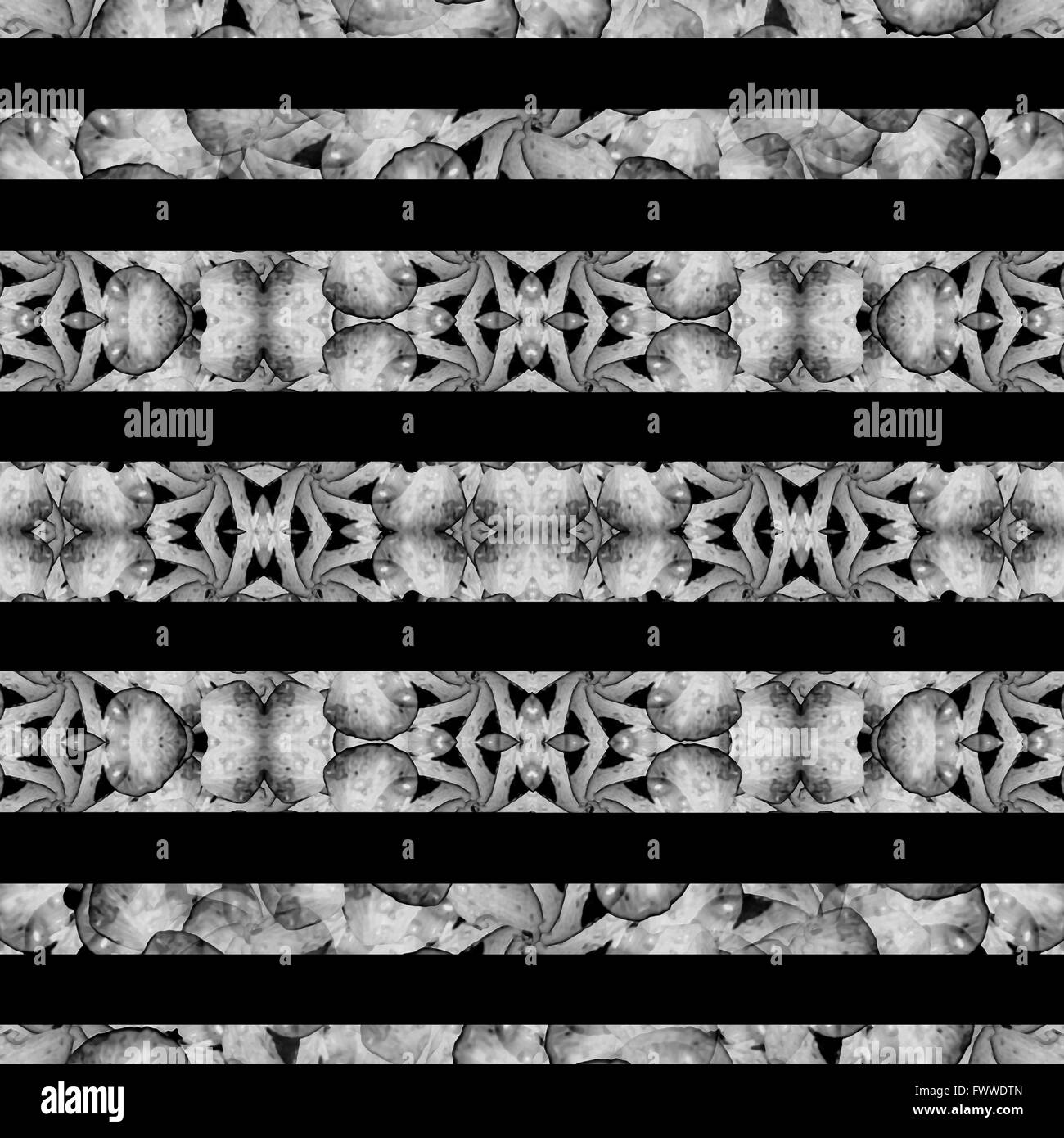 Geometrische abstrakte verzierten Querstreifen nahtlose Musterdesign in Silbertönen vor schwarzem Hintergrund Stockfoto