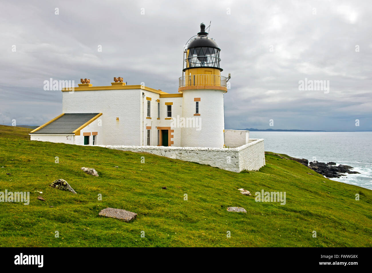 Stoner Head Leuchtturm, in der Nähe von Lochinver, Grafschaft Sutherland, Schottland, Vereinigtes Königreich Stockfoto
