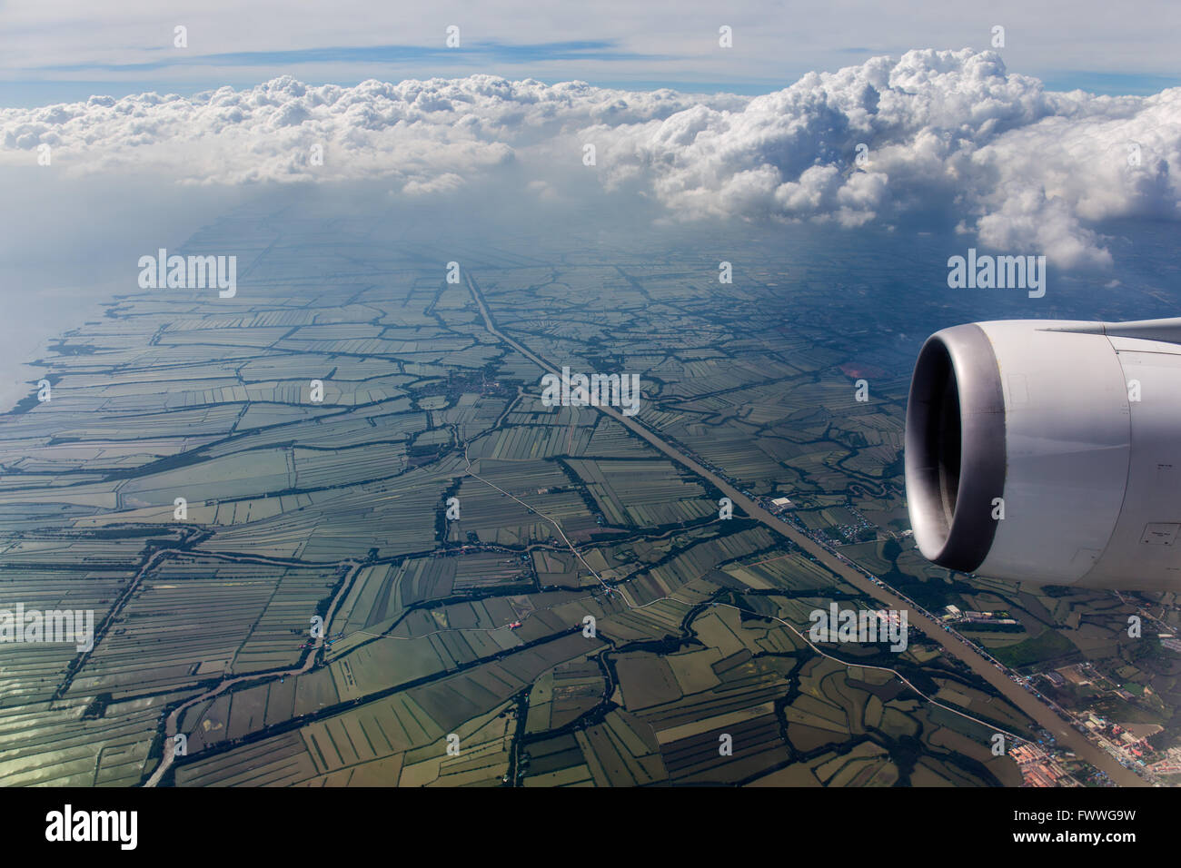 Luftaufnahme, landet auf dem Flughafen Bangkok-Suvarnabhumi, Reisfelder bei Samuth Sakhon, Blick aus dem Flugzeug, Bangkok, Thailand Stockfoto