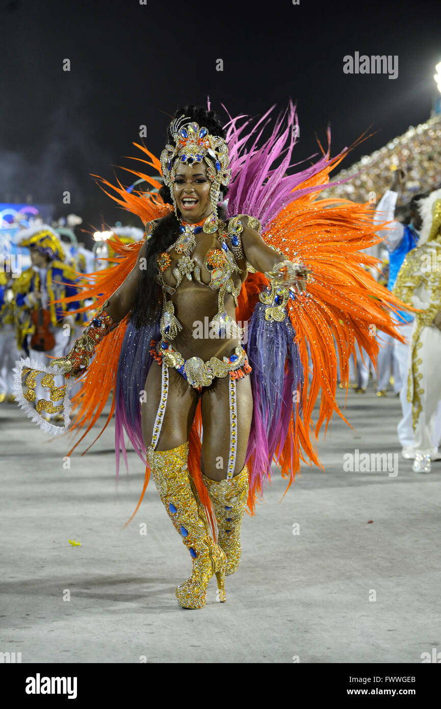 Samba-Tänzer Raíssa Oliveira, Königin der Samba-Gruppe, Rainha da Bateria, Parade der Sambaschule Beija Flor de Nilópolis Stockfoto