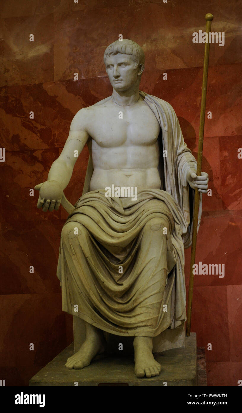 Kaiser Augustus (63 v. Chr. - 14 n. Chr.). Statue des Augustus als Jupiter. Ersten Hälfte des 1. Jahrhunderts nach Christus. Marmor. In Cumae, Süditalien gefunden. Die Eremitage. Sankt Petersburg. Russland. Stockfoto