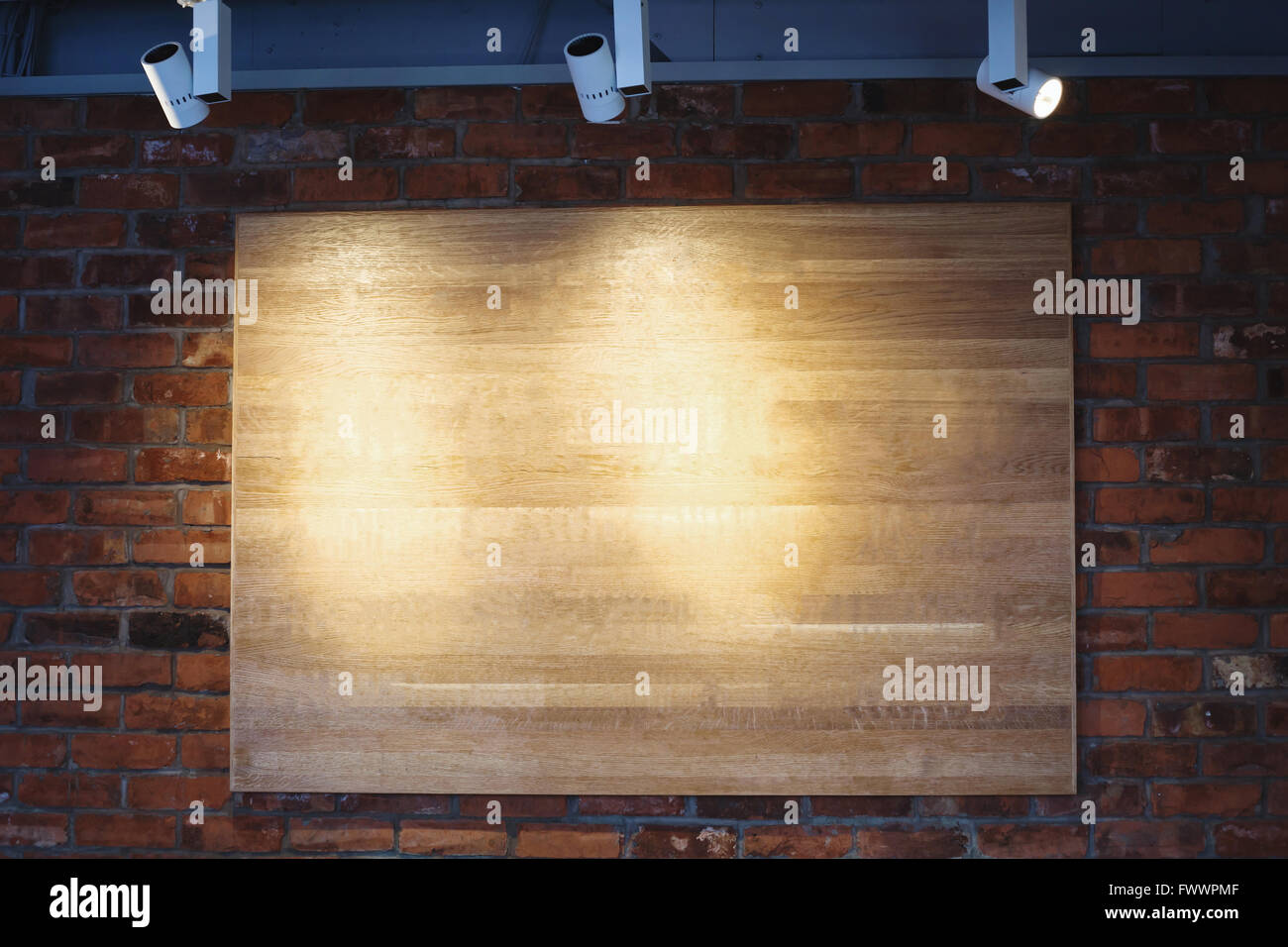 Holzbrett Hintergrund auf Mauer, Platz für text Stockfoto