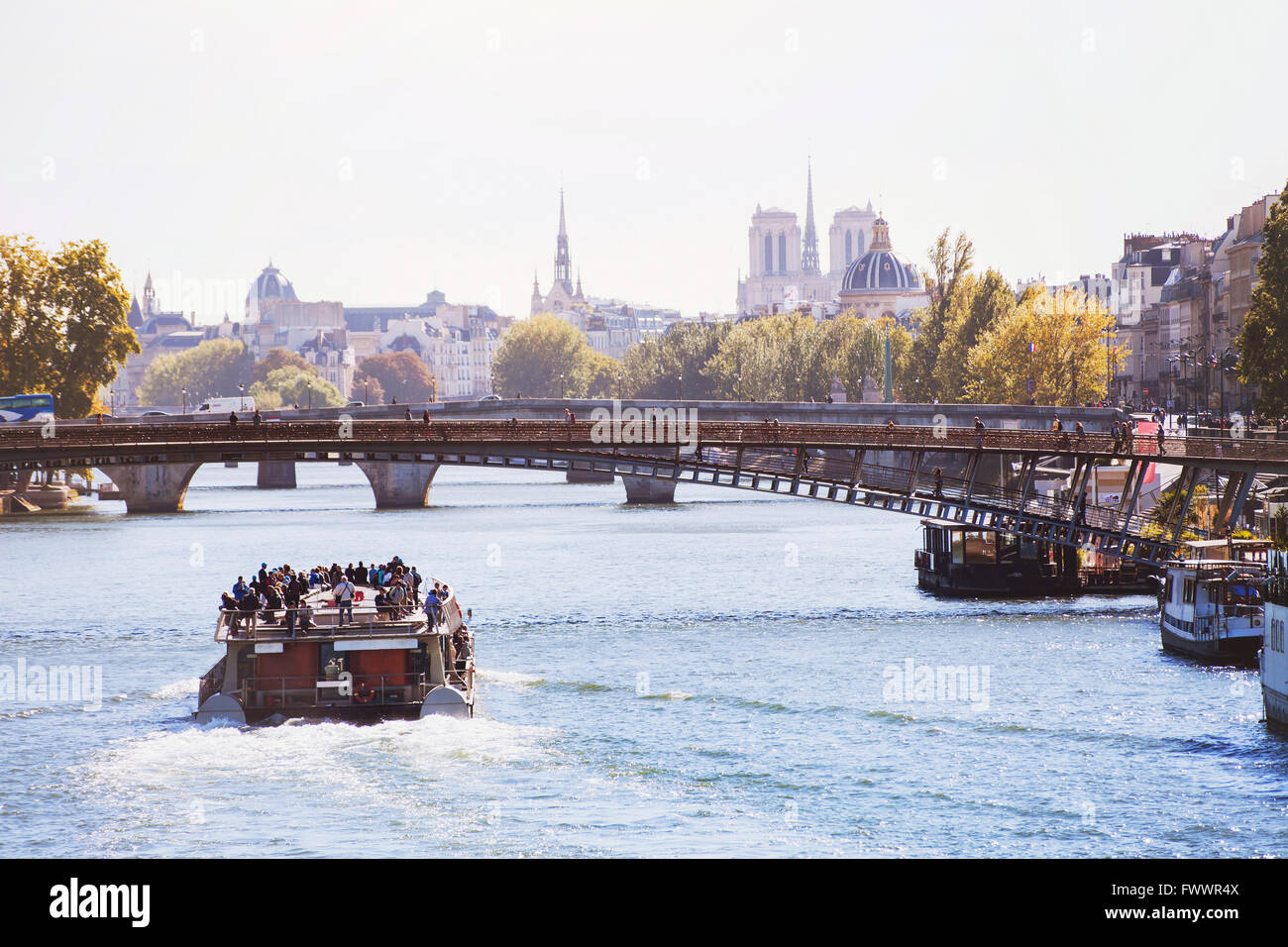 Kreuzfahrt am Seineufer in Paris, Tourismus und Sehenswürdigkeiten in Frankreich Stockfoto