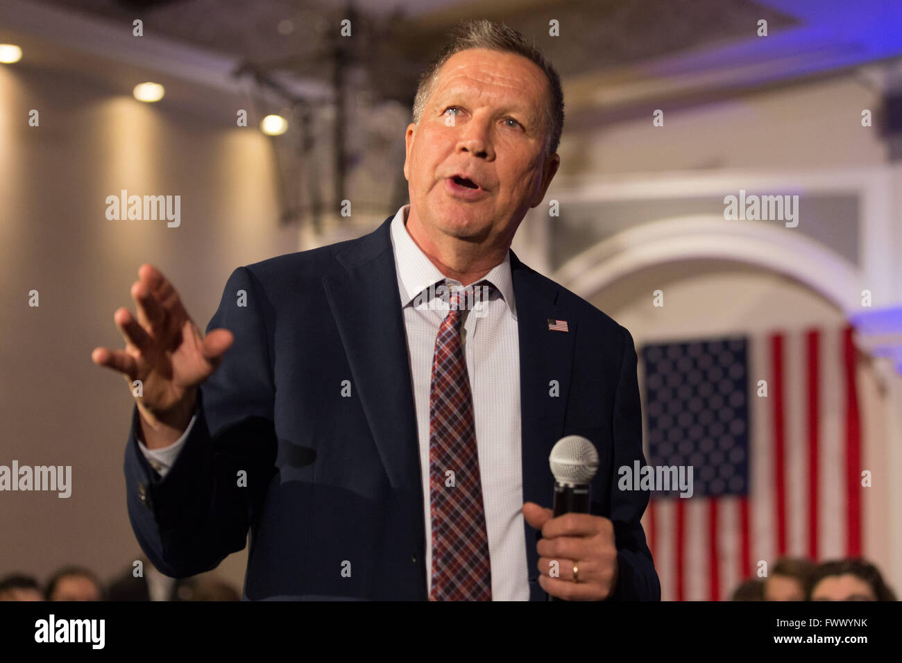 Brooklyn, New Yrok, USA. 7. April 2016. JOHN KASICH spricht während Campaing Rathaus-Rallye in Bay Ridge. © Louise Wateridge/ZUMA Draht/Alamy Live-Nachrichten Stockfoto