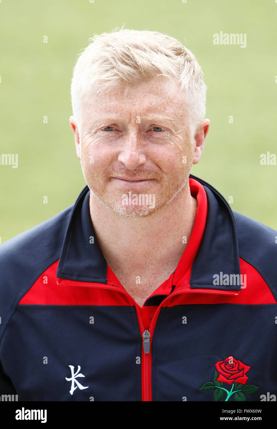 Old Trafford, Manchester, UK. 8. April 2016. Lancashire County Cricket drücken Sie Anruf. Lancashire CCC 1. XI Trainer Glen Chapple. © Aktion Plus Sport/Alamy Live-Nachrichten Stockfoto