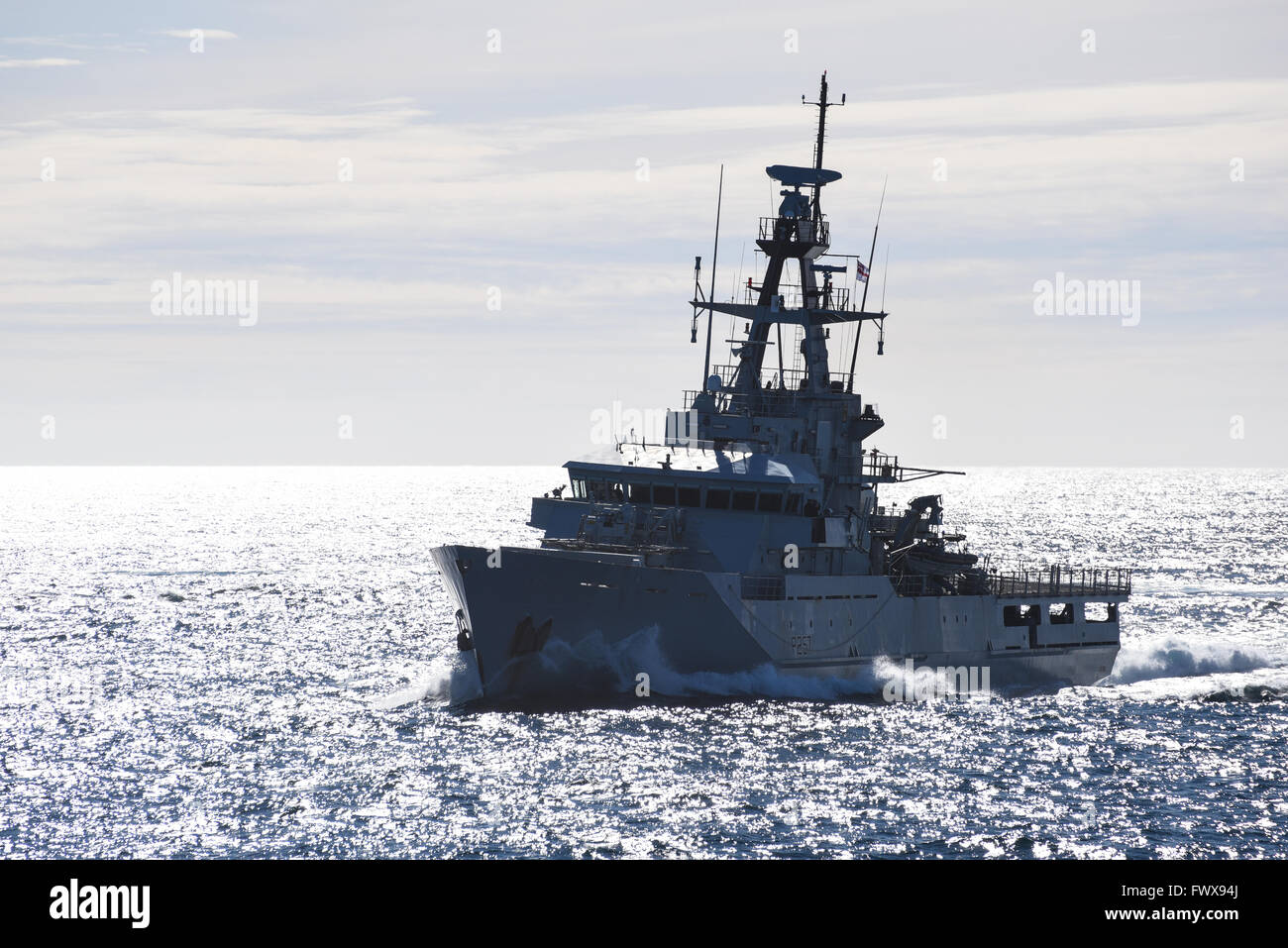 HMS Clyde Durchführung eines Segels Vergangenheit, ihre Königliche Hoheit Prinzessin Royal nach einem Besuch in Süd-Georgien auf MV Pharos SG begrüssen Stockfoto