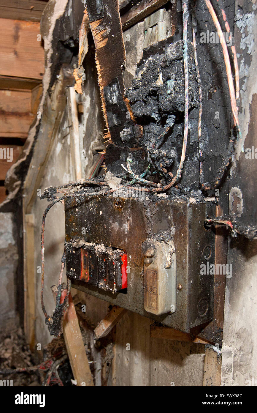 Sicherungskasten reparieren -Fotos und -Bildmaterial in hoher Auflösung