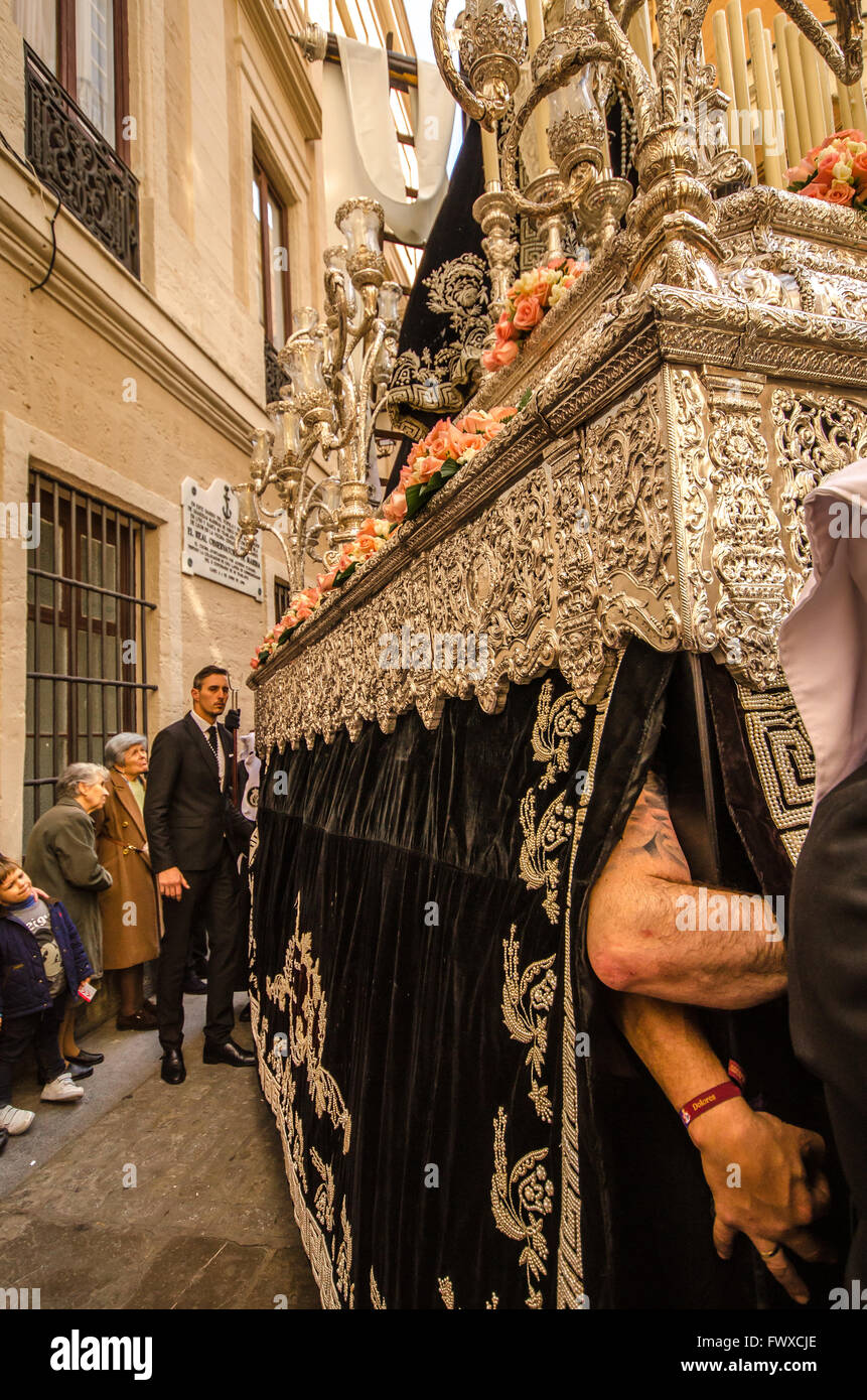 Prozessionen der Semana Santa Büßer Cadiz Stadt 2016 Stockfoto