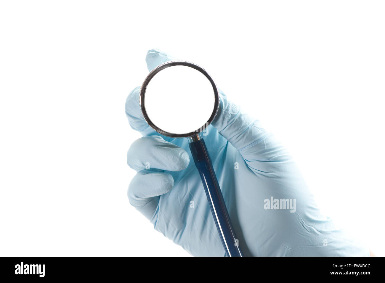 Nahaufnahme des Stethoskop Glocke von behandschuhten Hand gehalten. Stockfoto
