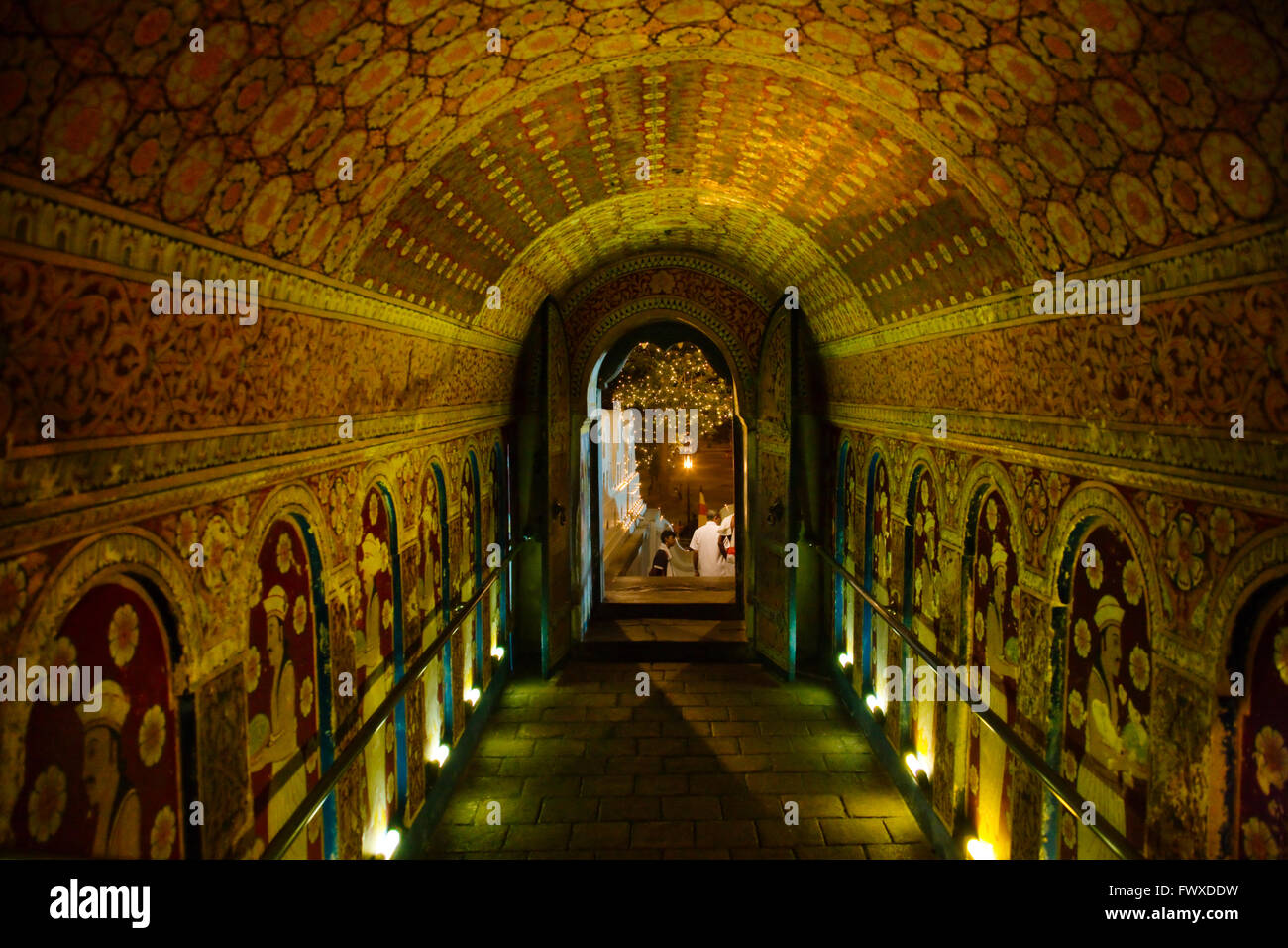Flur in den Tempel der Zahn während Kandy Esala Perahera, Kandy, Sri Lanka Stockfoto