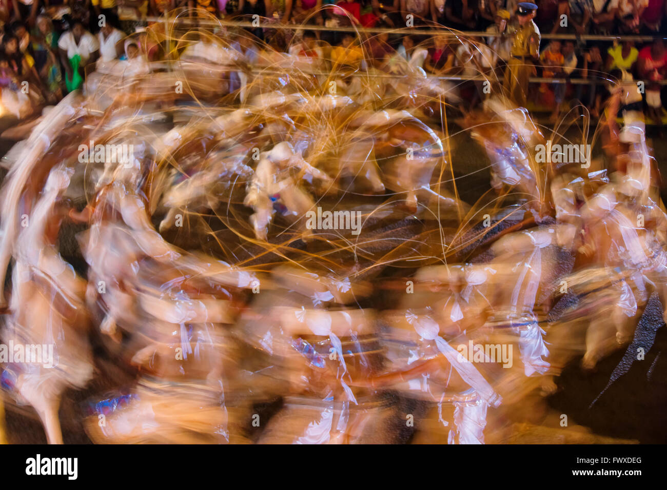 Tänzer in der Prozession in Kandy Esala Perahera, Kandy, Sri Lanka Stockfoto
