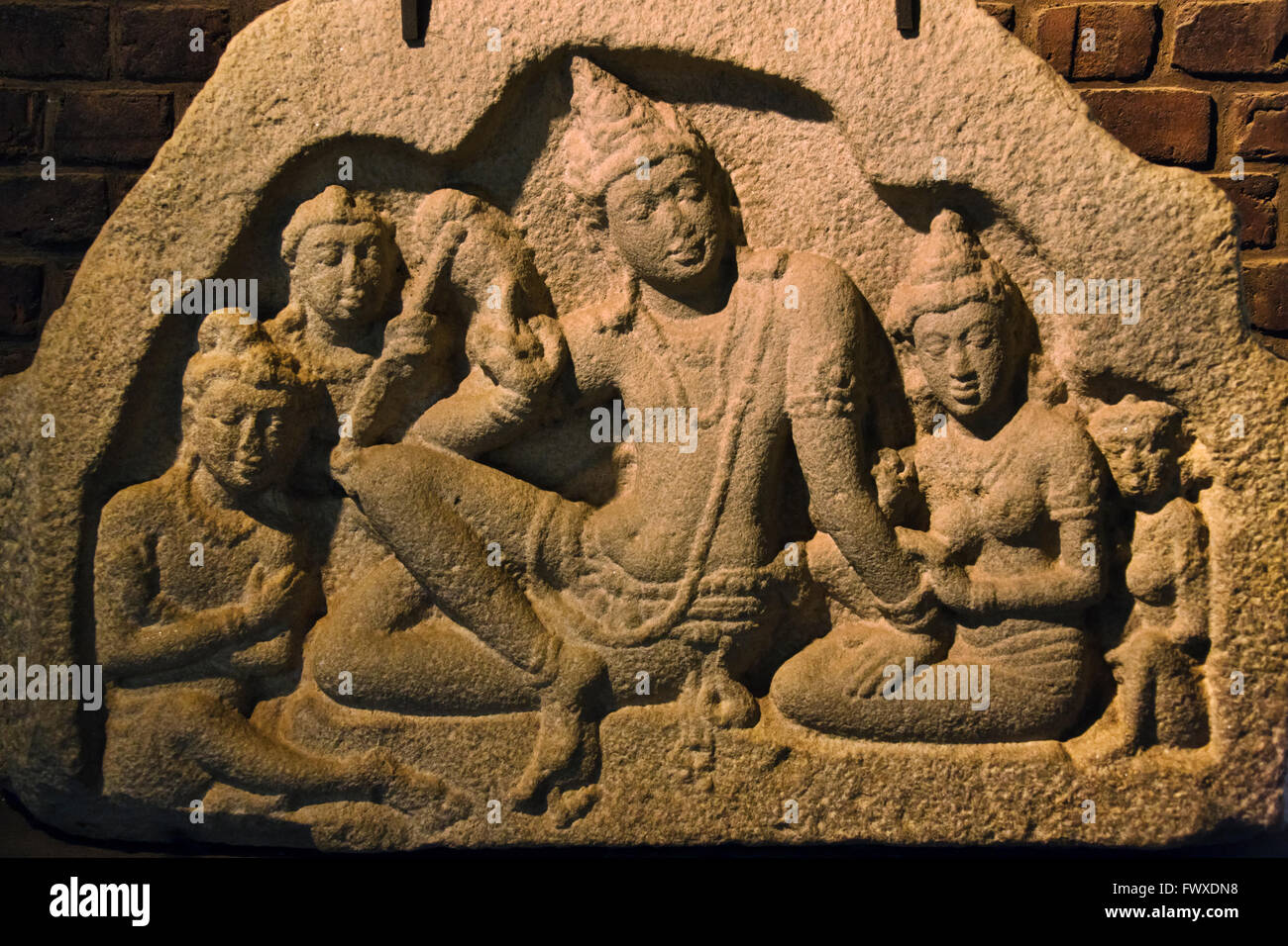 Schnitzen von des Königs Familie am Isunumuni Raja Hama Viharaya, Anuradhapura (UNESCO-Weltkulturerbe), Sri Lanka Stockfoto