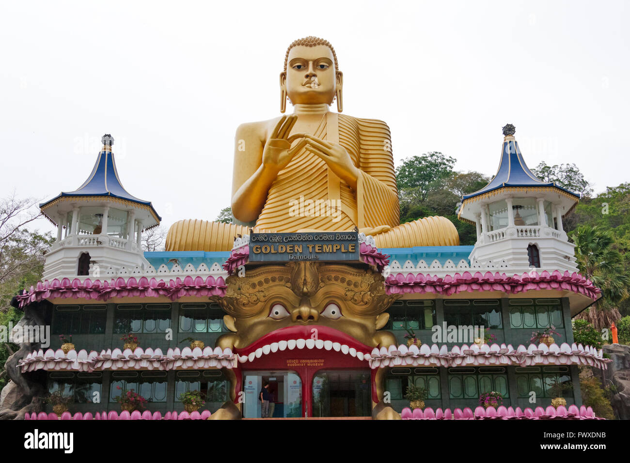 Goldenen Tempel von Dambulla, UNESCO-Weltkulturerbe, Sri Lanka Stockfoto