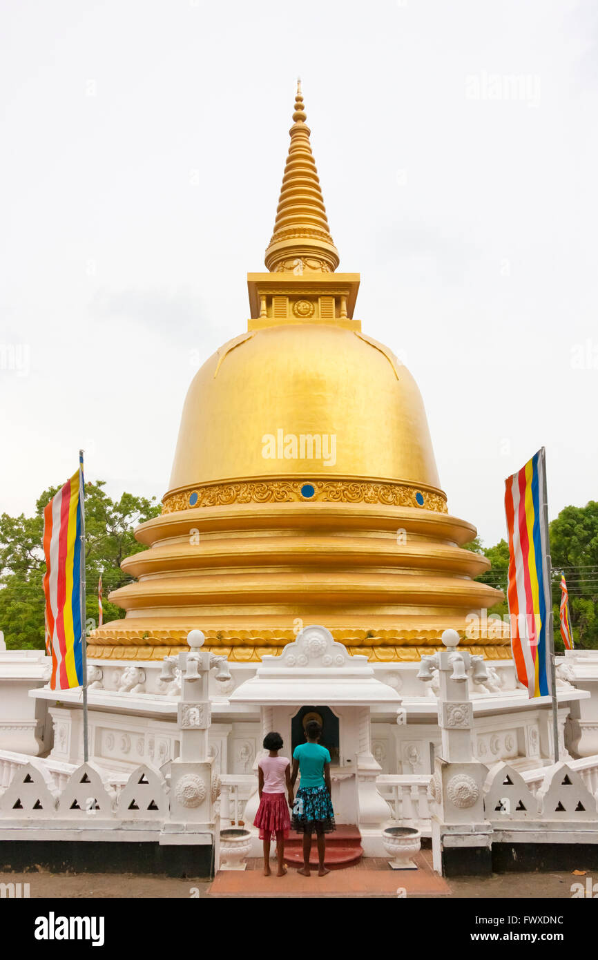 Stupa im Goldenen Tempel von Dambulla, UNESCO-Weltkulturerbe, Sri Lanka Stockfoto