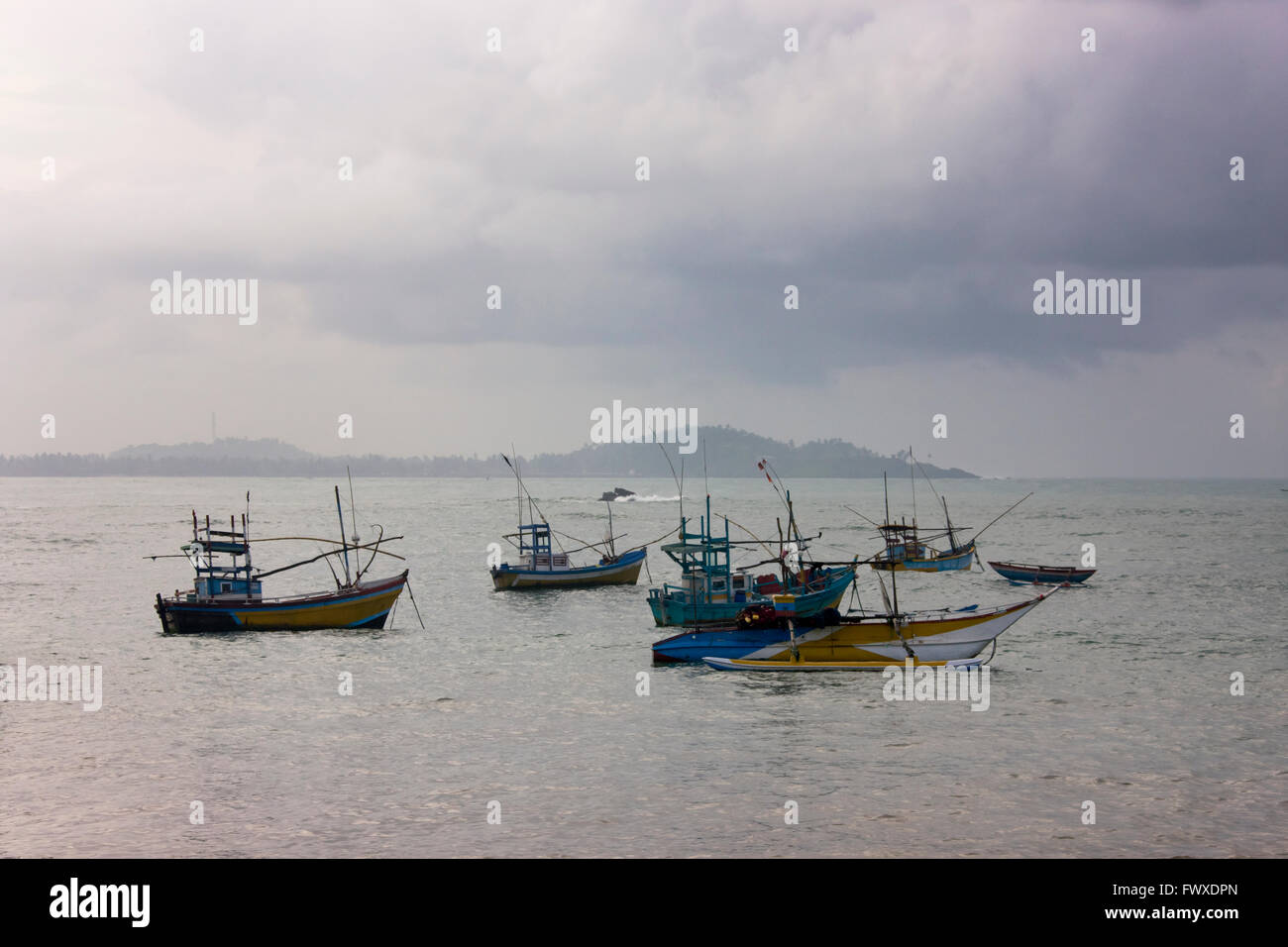 Angelboot/Fischerboot im Ozean, Weligama, Sri Lanka Stockfoto