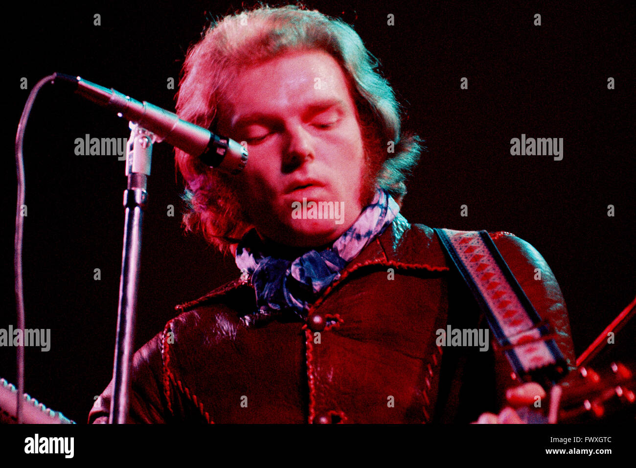 Van Morrison tritt bei Hammersmith Odeon, London, während seiner 'Too Late To Stop Now'-Tour von 1974 auf Stockfoto